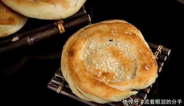 油酥烧饼|烧饼还是油酥的好,学会这个做法,出门在外也能吃上美味的烧饼