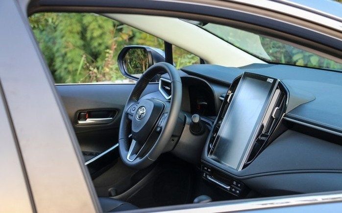 时尚|体验下混动卡罗拉,颜色的外观其实还是蛮大方时尚的