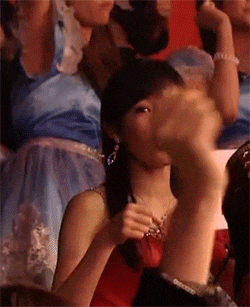 搞笑|搞笑GIF：为了一个渣男，至于么，他不要你我要你