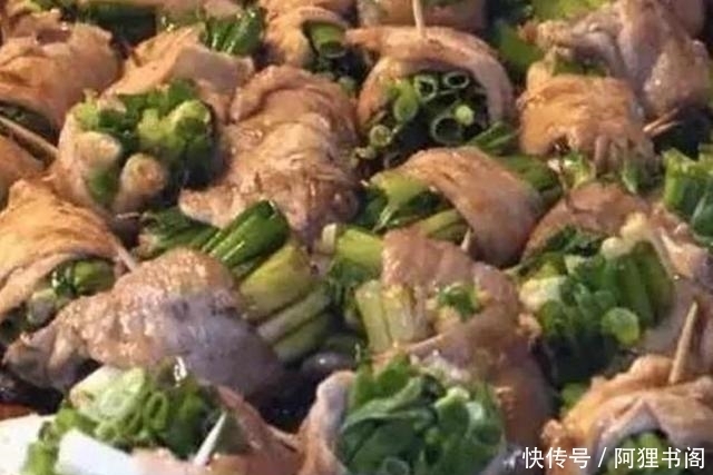 火爆|东北媳妇路边卖“它”,2元1个,生意火爆,每天至少能卖1000个!