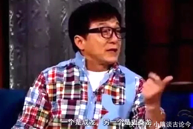 失控|节目录制失控,何炅愤怒离席,成龙一脚踹向主持人,网友直呼解气