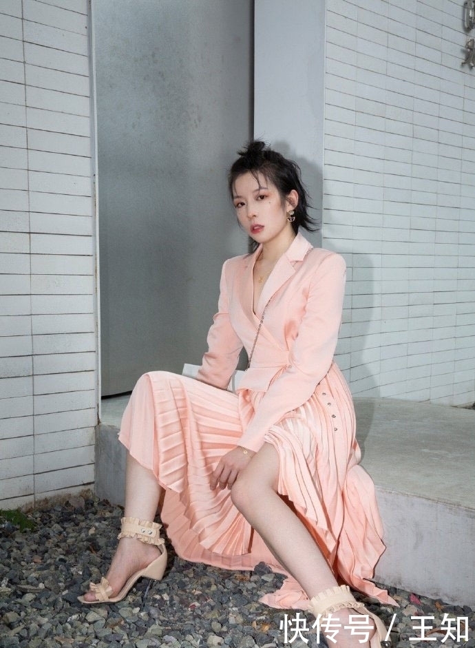 显瘦|今年火了这款西装裙，穿上不仅时尚还显瘦，杨幂李宇春戚薇都在穿