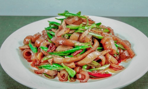 猪皮|喜欢吃猪皮的看看这做法,5块钱猪皮做一大盆,好吃到流口水