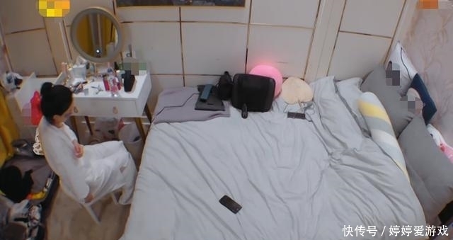 衣物|赵丽颖《中餐厅》暴露生活坏习惯,多次晚起床,房间邋遢衣物乱放