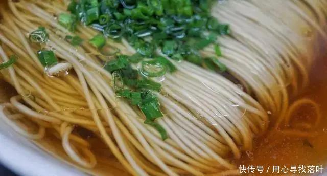 江苏|焖肉面锅盖面皮肚面长鱼面,江苏人为什么对面条谜之喜爱