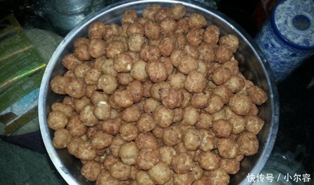  花椒水|过年炸肉丸有诀窍，除了面粉，此物也要放，不然丸子不酥脆不好吃