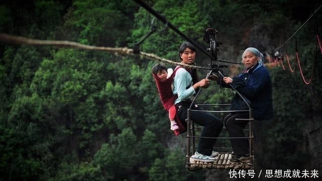惊险|中国最惊险的村子 进村必须乘坐滑索 底下就是万丈深渊
