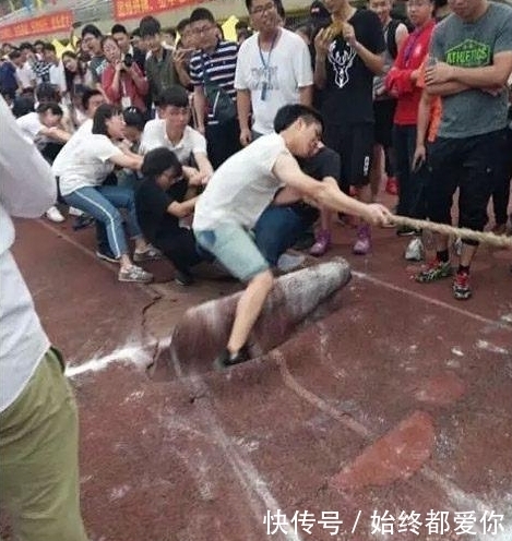 学校|搞笑段子趣味图片:哈哈,跑道都被你们弄坏了,学校亏大了