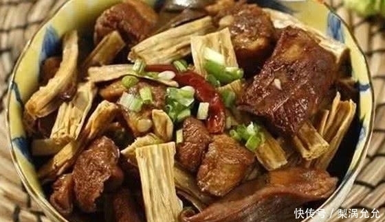 美味|腐竹焖排骨，腐竹吸收了排骨的香味，鲜嫩多汁，美味下饭