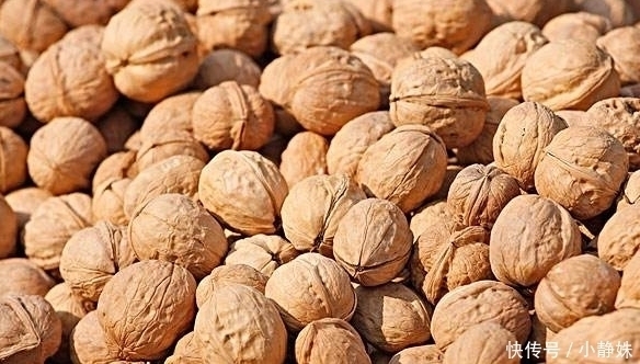 零食|女生打不开的4种零食,全能打开是女汉子,只能打开一种是软妹子