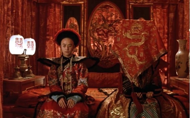 当皇帝|溥仪娶了自己喜欢的妻子，为何婚后却不敢与妻同眠？