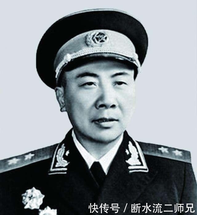 弹区|日机投弹,军民不躲,反而跑向落弹区,只为捡炮弹?