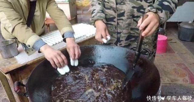 没出|小夫妻街边卖它,一元一个,还没出锅已卖光,邻摊越看越眼红