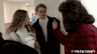  GIF|爆笑段子GIF: 眼镜大妈真猛, 直接上去就是一拳