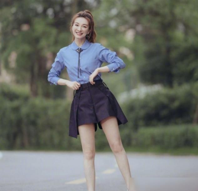综艺节目|吴昕曝出“校园风”写真,甜美可爱宛如少女,完全不像30岁姐姐