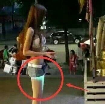 美女|美女,你的裤子里面怎么还会亮,好有新意呀,请问在哪里买的?