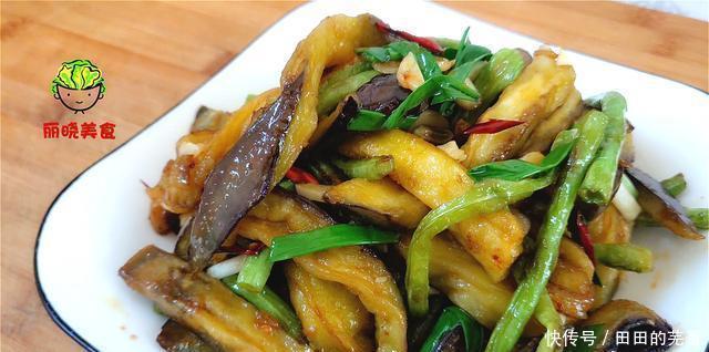  切成|大厨教你家常豆角烧茄子，简单做法，极致味道，让你吃到嗨，解馋