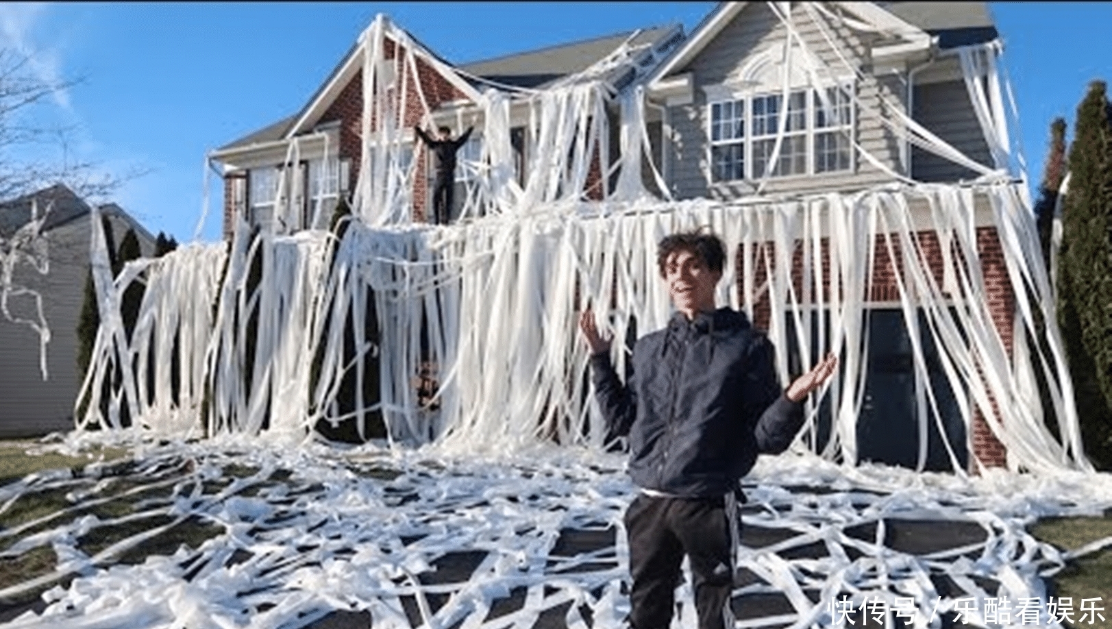  卫生纸|熊孩子为恶搞自己妈妈，用卫生纸包围房子，网友：这儿子别要了！