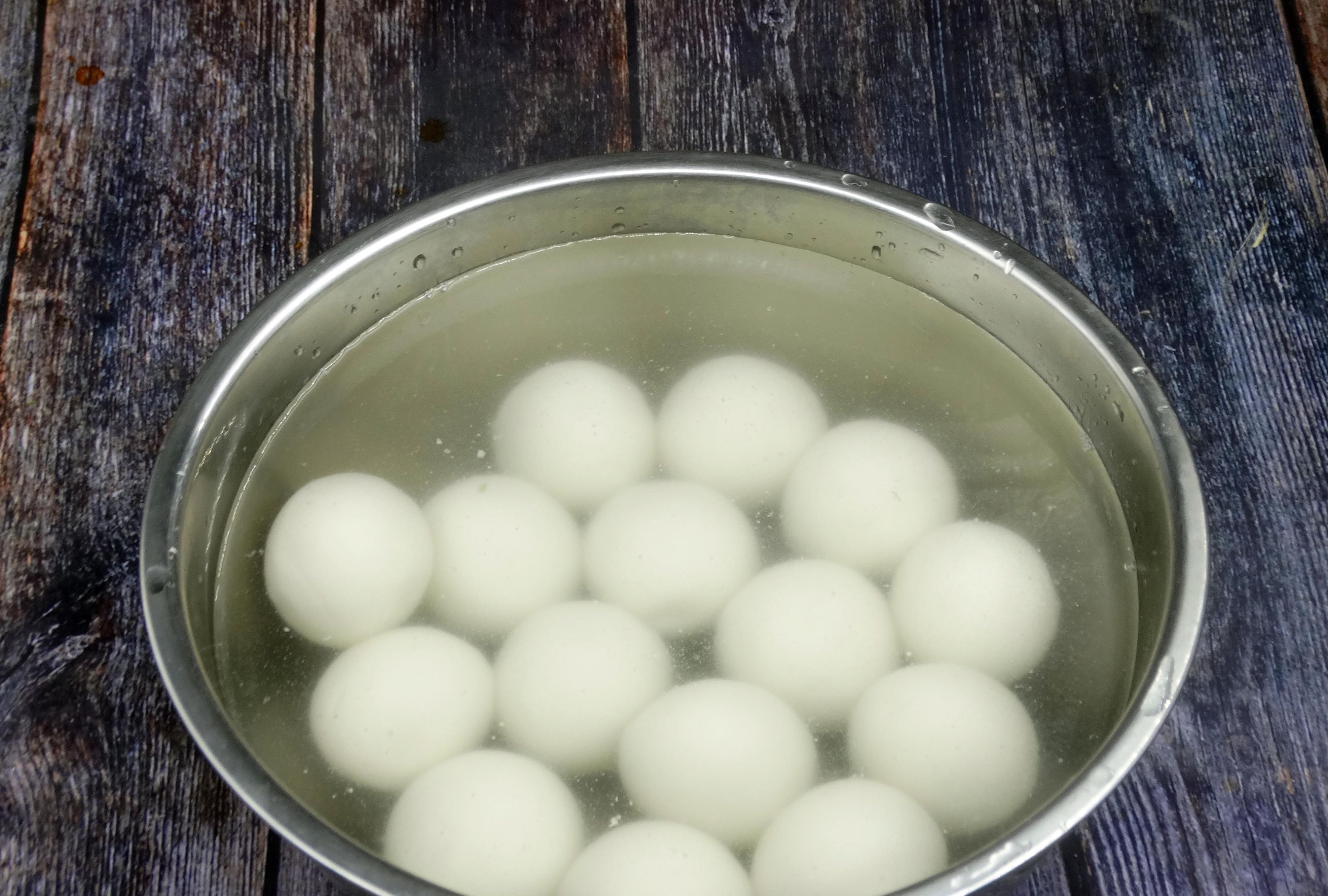  油锅|炸汤圆，直接下油锅炸大错特错！少了这2步，汤圆粘连，还会爆裂