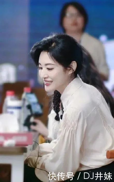  央视|她曾是“央视一姐”，比董卿还略胜一筹，消失4年后令所有人震惊