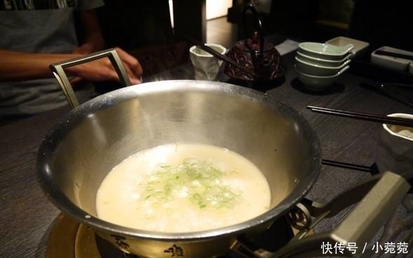 白汤|火锅炖干后, 服务员为什么只加白汤? 了解真相后, 才知少吃为妙!