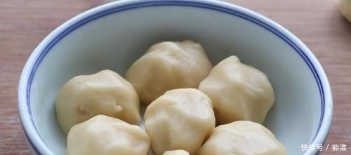 做法|面粉特别的创意做法,加2个紫薯,比包子馒头都好吃,酥得直掉渣