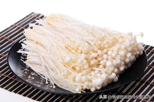 清洗干净|宝妈今日菜教你做自制剁椒、剁椒蒸鸡翅、剁椒粉丝蒸虾