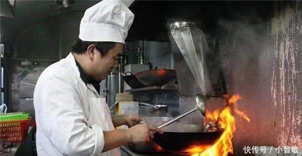 案台|饭店的厨师炒菜时，为什么要让水龙头一直开着，不怕浪费水吗？