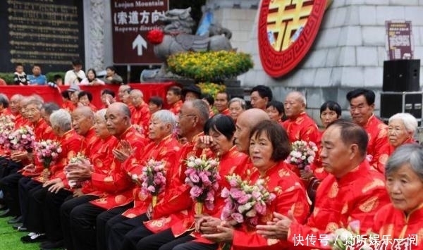 补办|执子之手 与子偕老：28对金婚老人补办婚礼弥补遗憾