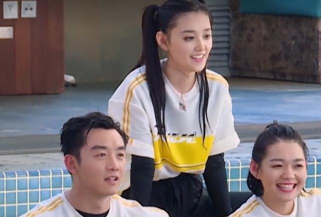 不慎|蒋依依录节目不慎脱妆,大熊猫眼超抢镜,掉妆后这模样没开玩笑