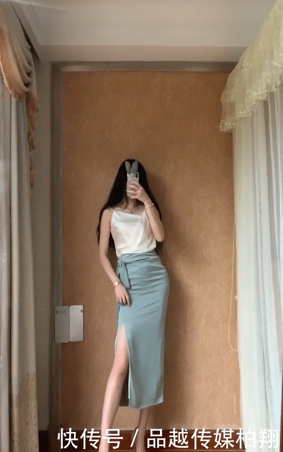 丝质|美女一身丝质搭配真有女人味,颜值呢?