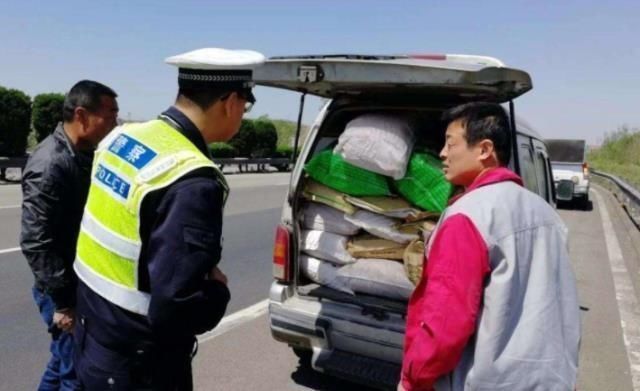 到底|面包车不能拉人也不能拉货?车主反问交警:那我到底干嘛用?