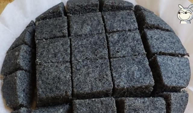 芝麻|山药又出新吃法,加一把芝麻,简单一做,松软香甜,孩子抢着吃