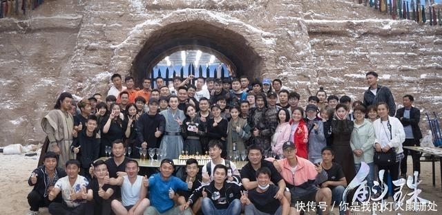 杀青|杨幂晒视频庆祝《斛珠夫人》杀青,送陈伟霆猪猪面具,互动超有爱