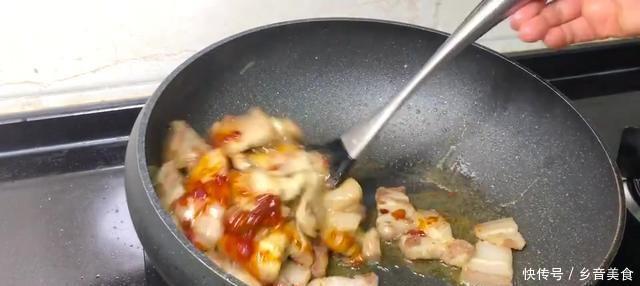 红薯|别再做红烧猪肉了,加一碗红薯粉,可以改善猪肉的口感
