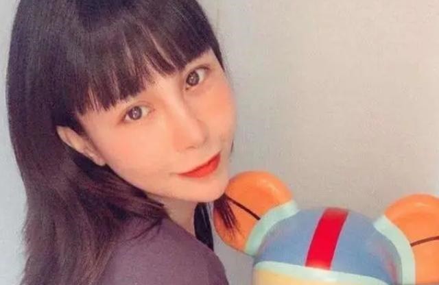 相亲节目|那个“宁愿坐在宝马里哭”的女孩马诺,如今已32岁,她笑了吗