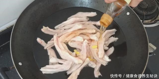 传统|客家传统美食粉尘鸭脚!教你正宗做法,入味喷香,越嚼越过瘾