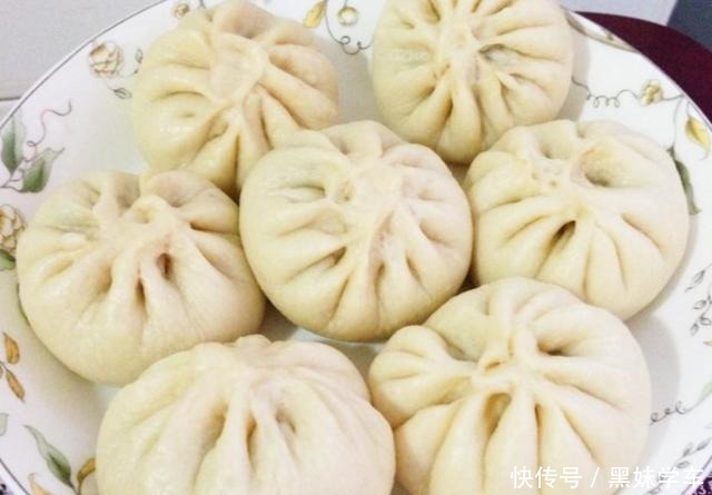 白菜|包子这样做,薄皮大馅,又香又软,凉了也不硬,蒸了一大锅没够吃