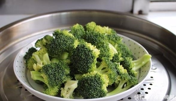 翠绿|吃西兰花不要再焯水,只需这一招,颜色翠绿,味道爽脆,营养好吃