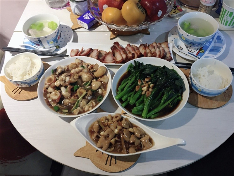 招待|放假老公陪我回娘家,老妈特意下厨招待女婿,饭后他想多住几天!