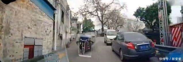 路虎|路虎狂摁5次喇叭, 三轮车大爷没听到, 记录仪拍下大爷绝望的3秒