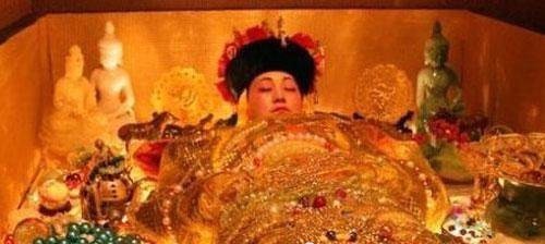打开|孙殿英靠此人打开慈禧陵墓后,竟把金银珠宝送给了这些人