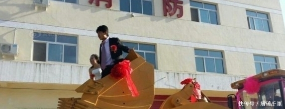 奔驰|新郎开装载机去迎亲 秒杀奔驰宝马奥迪！
