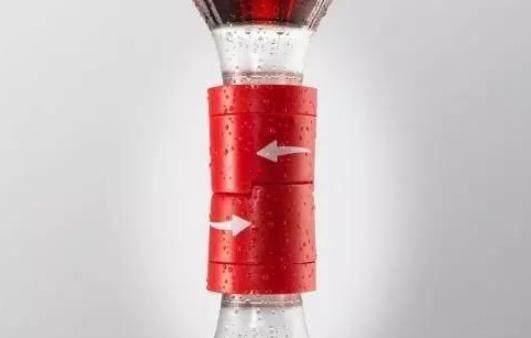 打开|可口可乐也开始“虐狗”了,2瓶一起才能打开,单身狗太难了