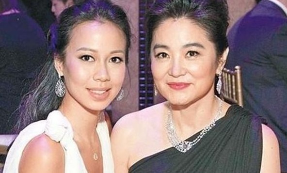 混血|林青霞继女罕见曝光,素颜出镜穿着朴素,一脸“混血风”!