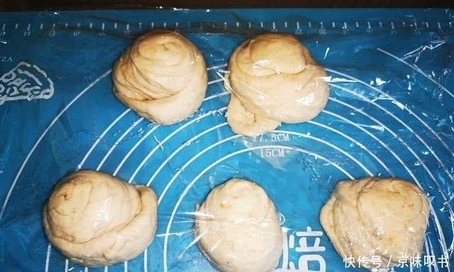  馒头|早餐饼的新方法比馒头软，比油条更健康。很简单。