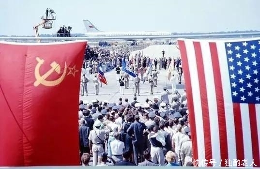  皮凉鞋|赫鲁晓夫在联合国脱鞋敲桌子, 为什么一企业家看后说: 苏联不行了