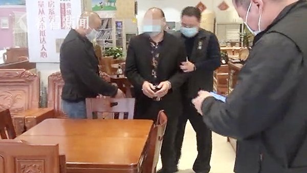 老婆|杀人潜逃25年落网被抓时他叮嘱：把工资给我老婆