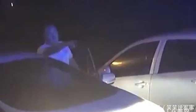 小区|无牌车与救护车对峙,将120顶出小区!大连警方通报!