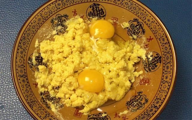  玉米面|一点白面也不掺，这才是正宗玉米面贴饼子，外壳焦脆太好吃了